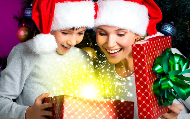 Что дарят детям на Новый год и Рождество в разных странах